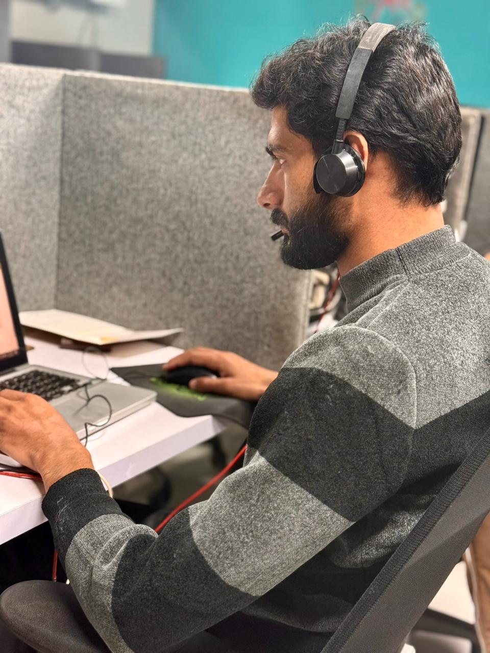 Professional Call Center Agent